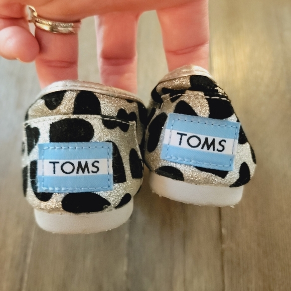 Toms Glitter Heart Shoes 12 - Picture 3 of 6